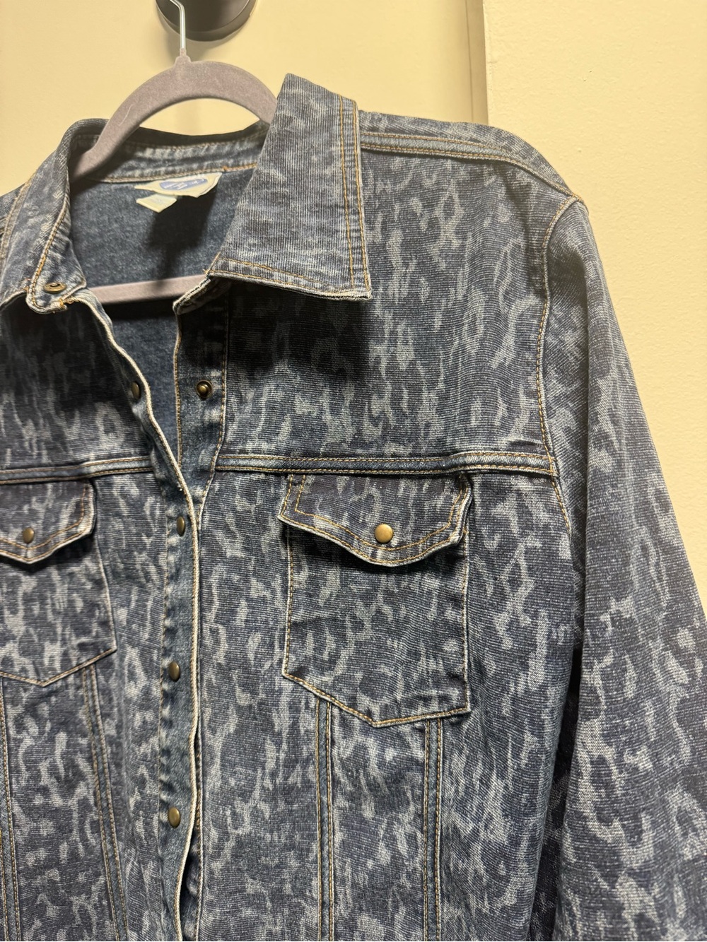 DG2 by Diane Gilman Blue Leopard-Print Denim Jacket - Picture 3 of 8